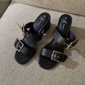 NWT Black Buckle Sandals Size 8.5 Heeled Slides